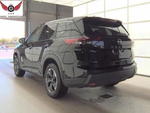 Used 2025 Nissan Rogue SV FWD image 3