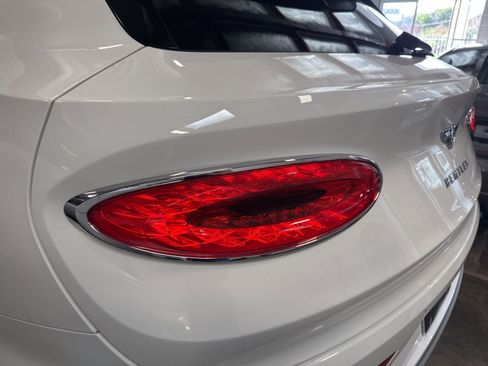 Used 2023 Bentley Bentayga Extended Wheelbase AWD/4WD image 12