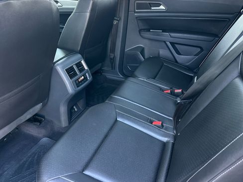 Used 2018 Volkswagen Atlas SE image 12