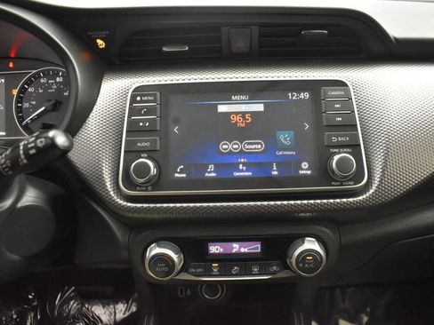 Used 2019 Nissan Kicks SV FWD image 11