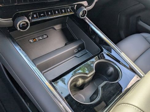 Used 2026 Chevrolet Suburban LT image 25