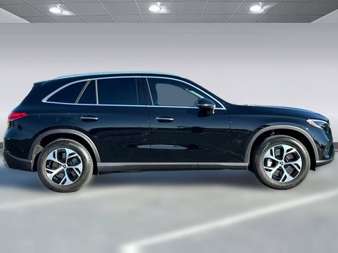 Used 2025 Mercedes-Benz GLC 350e 4MATIC image 7