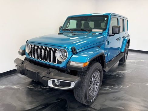 Used 2024 Jeep Wrangler Unlimited Sahara w/ Technology Group AWD/4WD image 4
