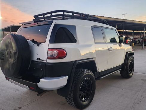 Used 2013 Toyota FJ Cruiser 4WD image 10