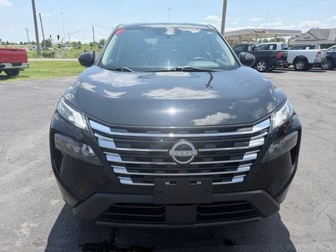 Used 2024 Nissan Rogue SV AWD/4WD image 2