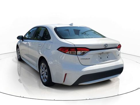 Used 2020 Toyota Corolla LE FWD image 4