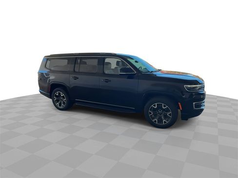 Used 2023 Jeep Wagoneer L Series III w/ Preferred Equipment Group image 2