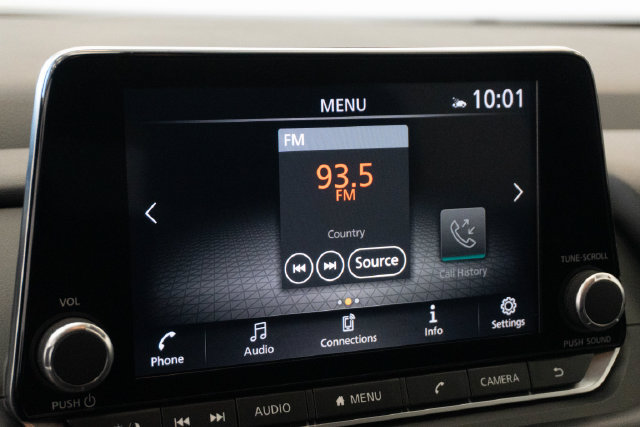 Used 2025 Nissan Rogue SV FWD image 17