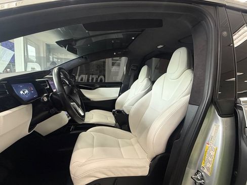 Used 2017 Tesla Model X 75D AWD/4WD image 4