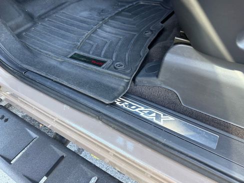 Used 2021 Nissan Titan PRO-4X w/ Pro-4x Convenience Package image 21