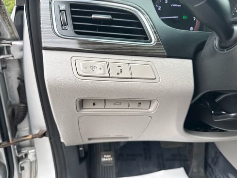 Used 2015 Hyundai Sonata Limited w/ Option Group 05 FWD image 18