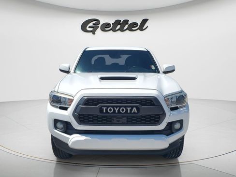 Used 2020 Toyota Tacoma TRD Sport image 2