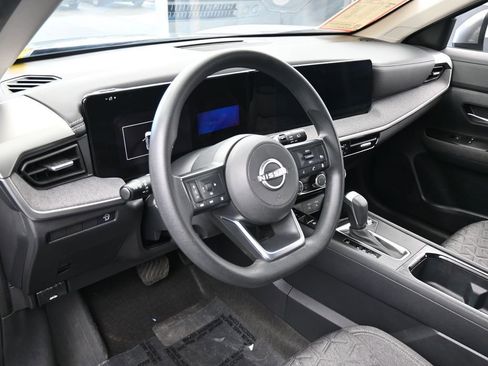 Used 2025 Nissan Kicks SV image 10