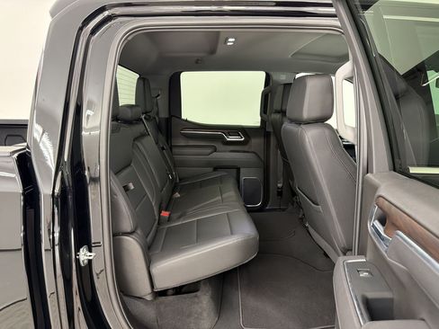 Used 2025 GMC Sierra 1500 SLT AWD/4WD image 32