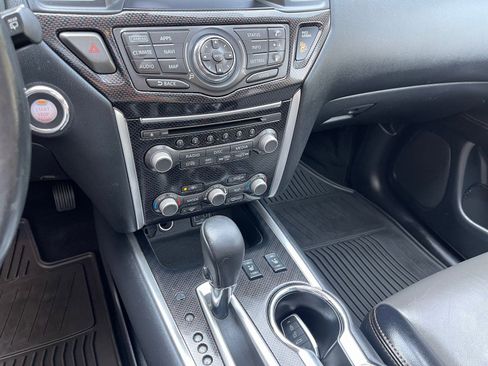 Used 2019 Nissan Pathfinder SL image 34