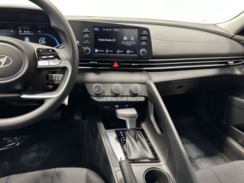 Certified 2026 Hyundai Elantra SE FWD image 21