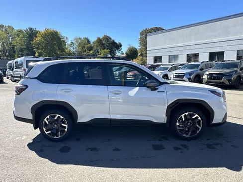 Used 2025 Subaru Forester Premium AWD/4WD image 3