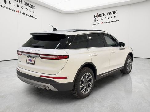 New 2026 Lincoln Corsair Premiere FWD image 9