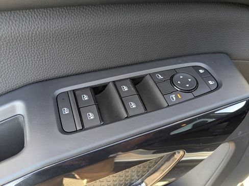 New 2025 Nissan Pathfinder SV image 14