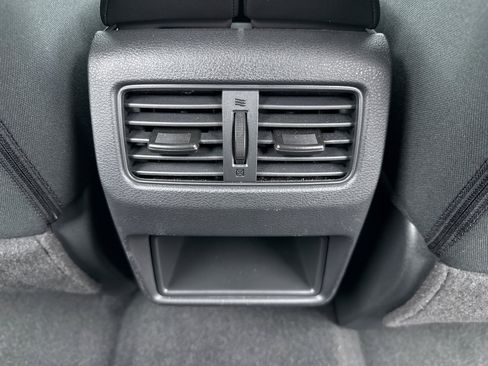 Used 2023 Nissan Rogue S AWD/4WD image 18