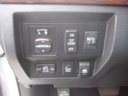 Used 2017 Toyota Tundra Limited w/ Limited Premium Package AWD/4WD image 19