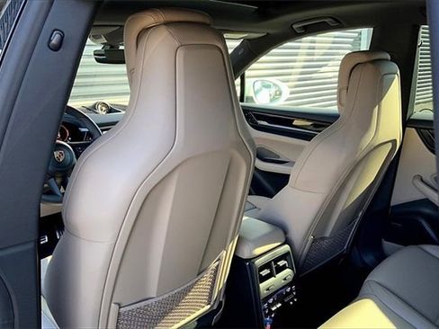 Certified 2025 Porsche Macan 4S Electric AWD/4WD image 26