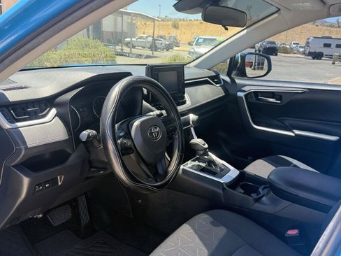 Used 2019 Toyota RAV4 XLE w/ Carpet Mat Package FWD image 10
