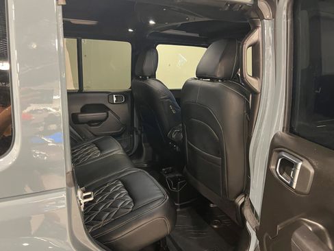 Used 2025 Jeep Wrangler Willys image 31