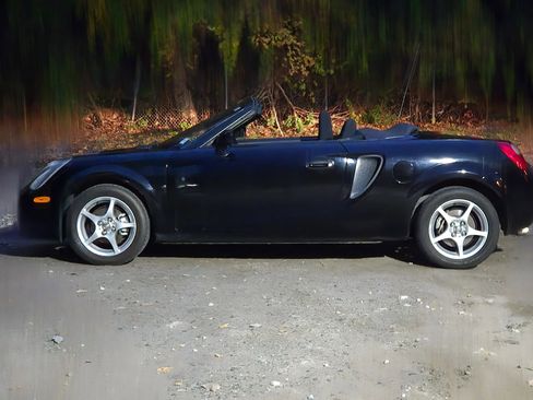 Used 2000 Toyota MR2 RWD image 8