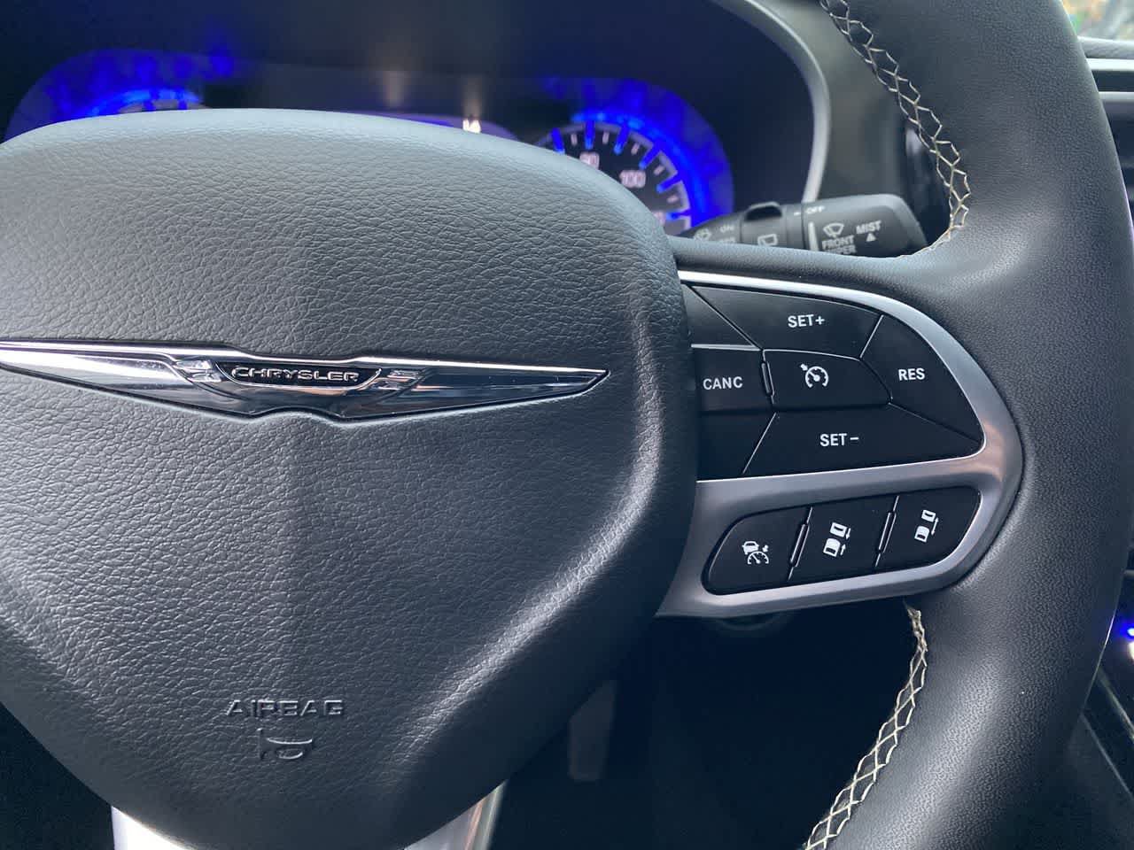 Used 2025 Chrysler Pacifica Select FWD image 21