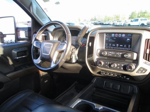 Used 2018 GMC Sierra 3500 Denali w/ Duramax Plus Package image 26