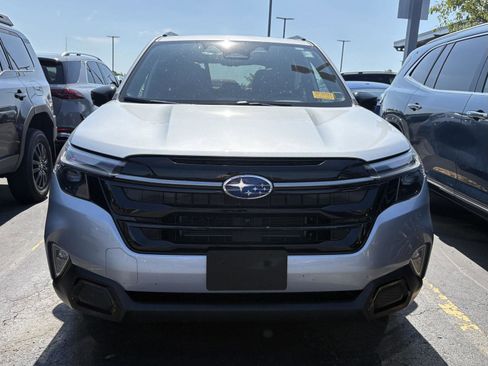 Used 2025 Subaru Forester Touring AWD/4WD image 2