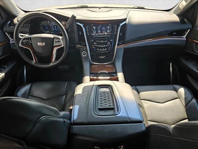 Used 2017 Cadillac Escalade Luxury AWD/4WD image 17