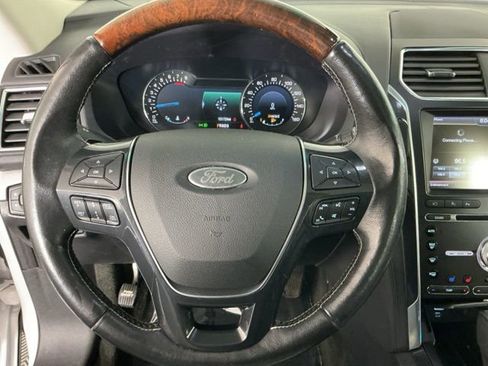 Used 2016 Ford Explorer Platinum image 18