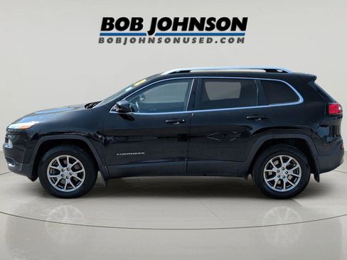 Used 2018 Jeep Cherokee Latitude Plus w/ Cold Weather Group AWD/4WD image 6
