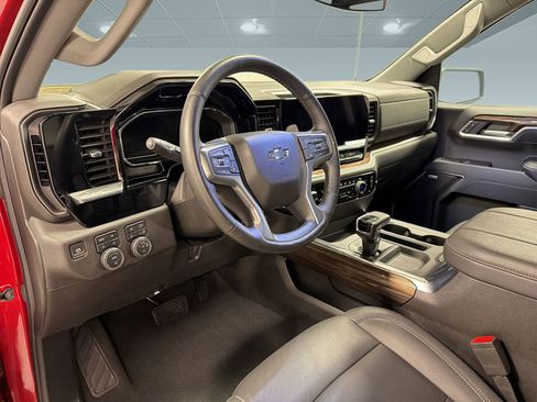 Used 2025 Chevrolet Silverado 1500 RST image 3