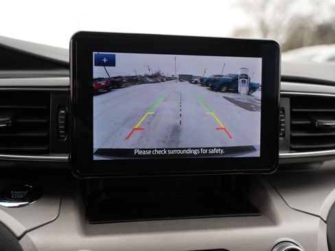 Used 2022 Ford Explorer XLT w/ Equipment Group 202A image 32