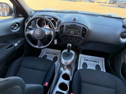 Used 2011 Nissan Juke S FWD image 19