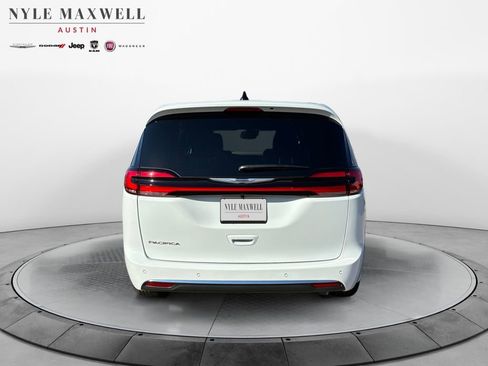 New 2026 Chrysler Pacifica Select FWD image 15