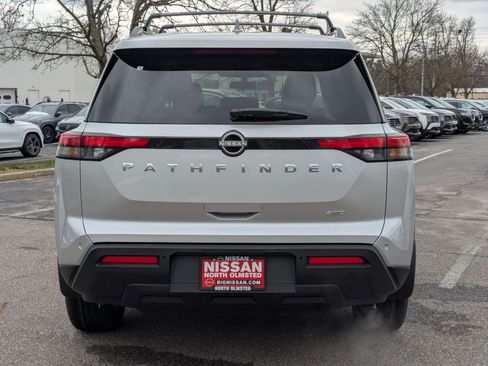 New 2025 Nissan Pathfinder SV image 7