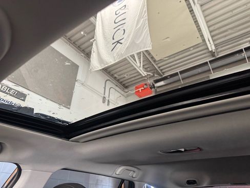 Used 2022 Subaru Outback Premium image 16