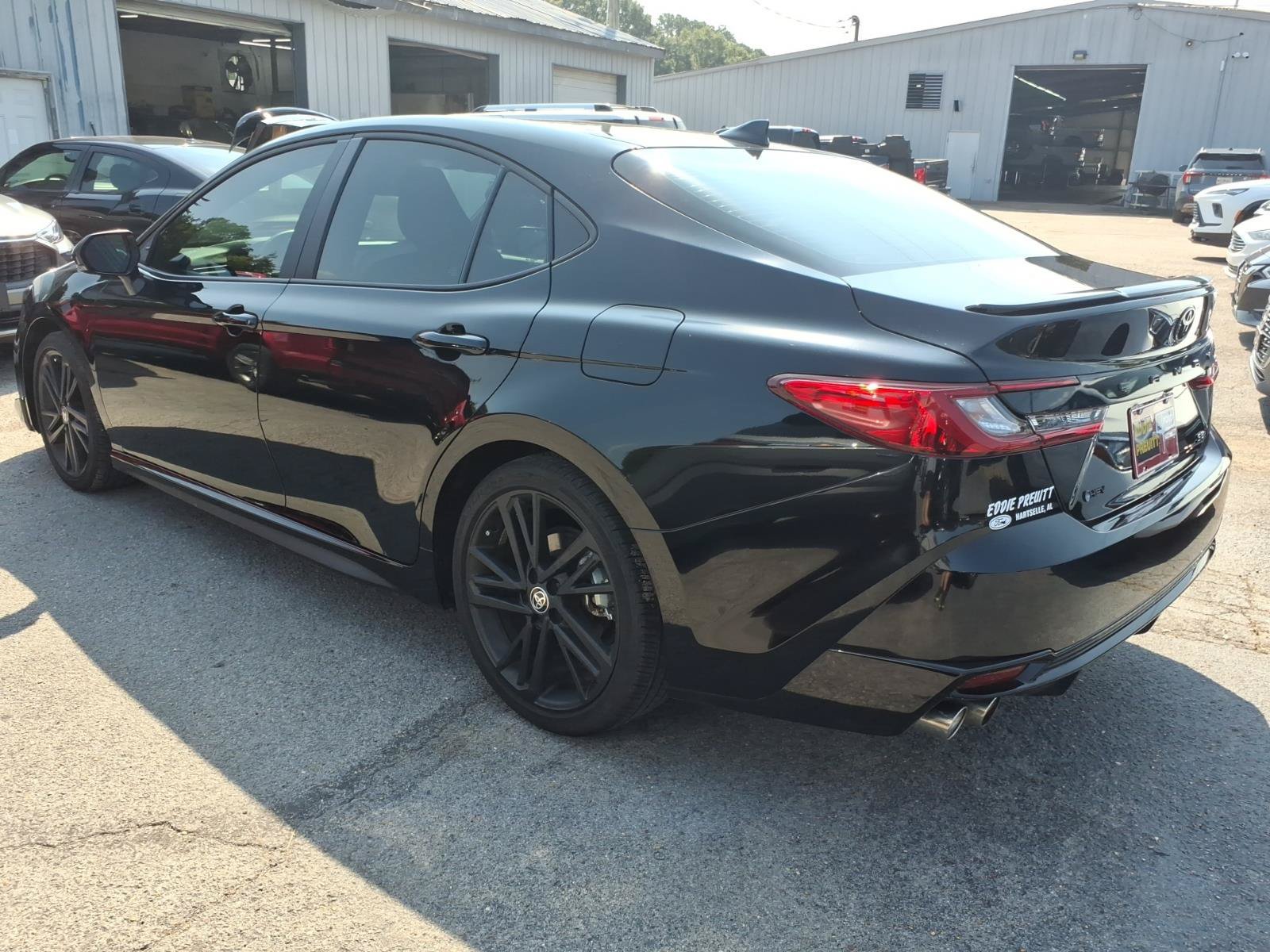 Used 2026 Toyota Camry Hybrid FWD image 3