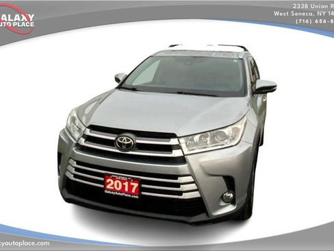 Used 2017 Toyota Highlander XLE AWD/4WD image 2