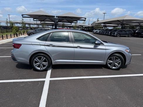 Used 2024 Volkswagen Jetta SE FWD image 4