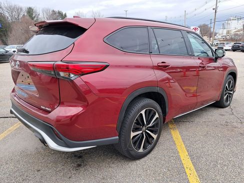 Used 2022 Toyota Highlander XSE image 4