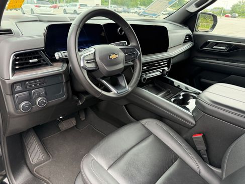Used 2025 Chevrolet Tahoe LT RWD image 4
