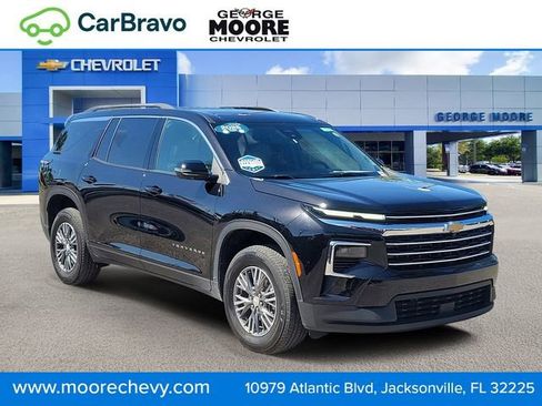 Certified 2025 Chevrolet Traverse LT FWD image 1