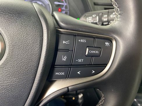 Used 2022 Lexus UX 250h w/ Premium Package image 16