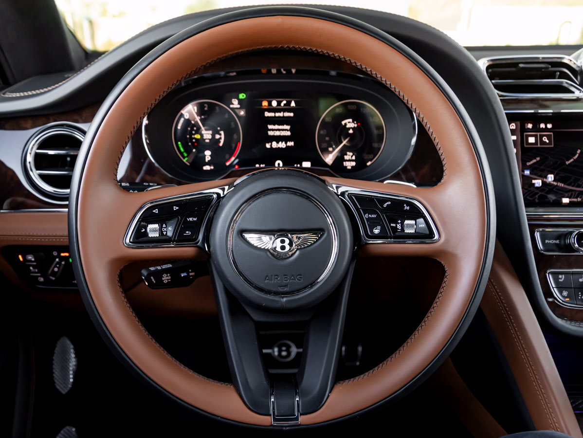 Used 2023 Bentley Bentayga Plug-In Hybrid AWD/4WD image 22