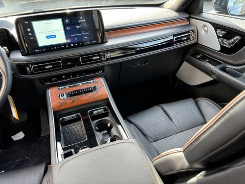 New 2025 Lincoln Aviator Black Label w/ Jet Appearance Package image 33